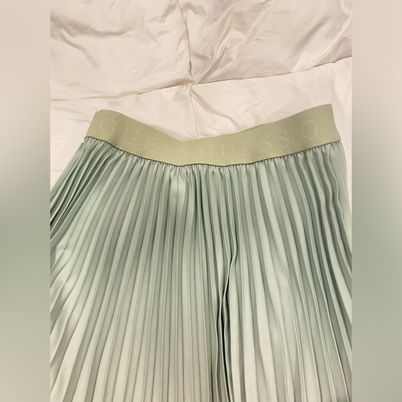 Sage green and beige ombré pleated skirt - Picture 3 of 3